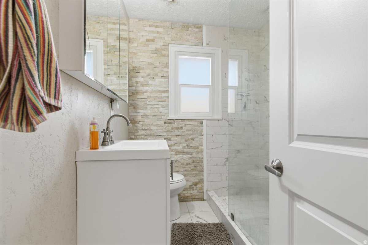 THOMPSON & DIETER S - Residential