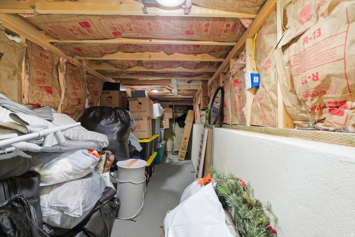 THOMPSON & DIETER S - Residential