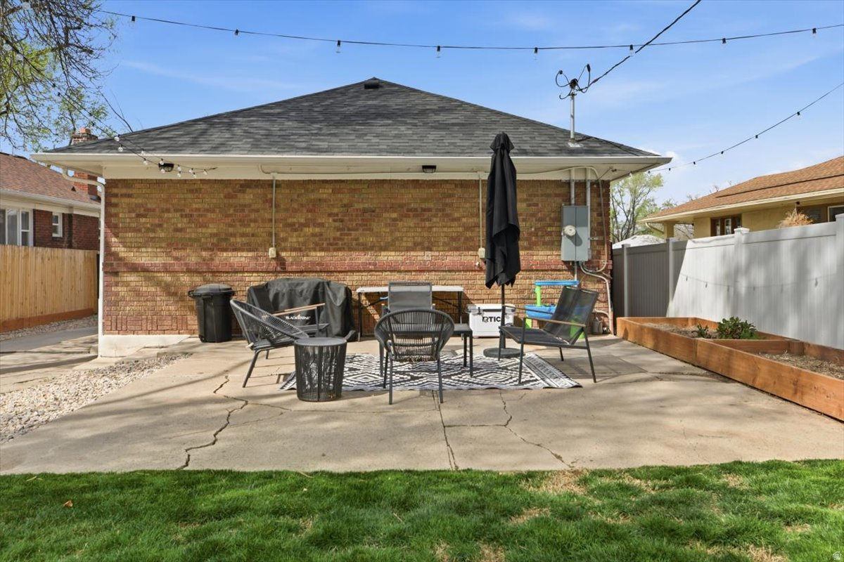 THOMPSON & DIETER S - Residential