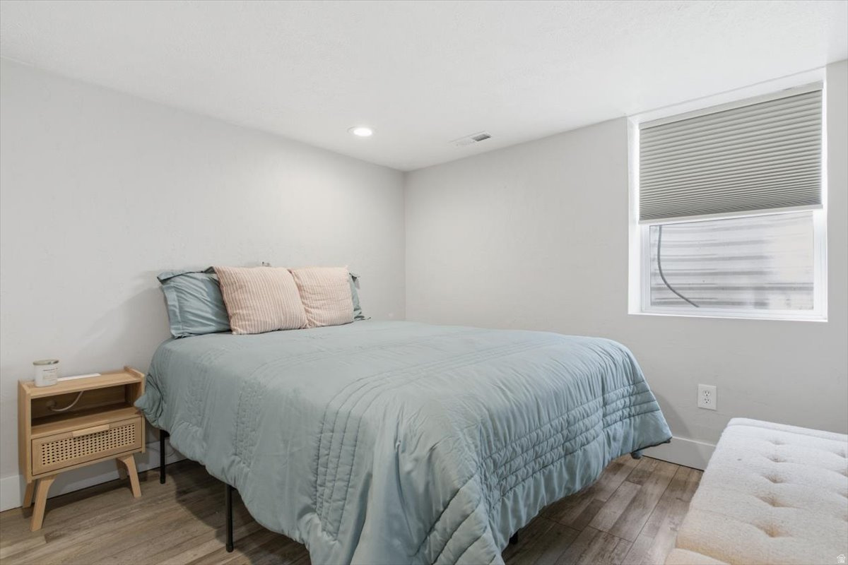 THOMPSON & DIETER S - Residential