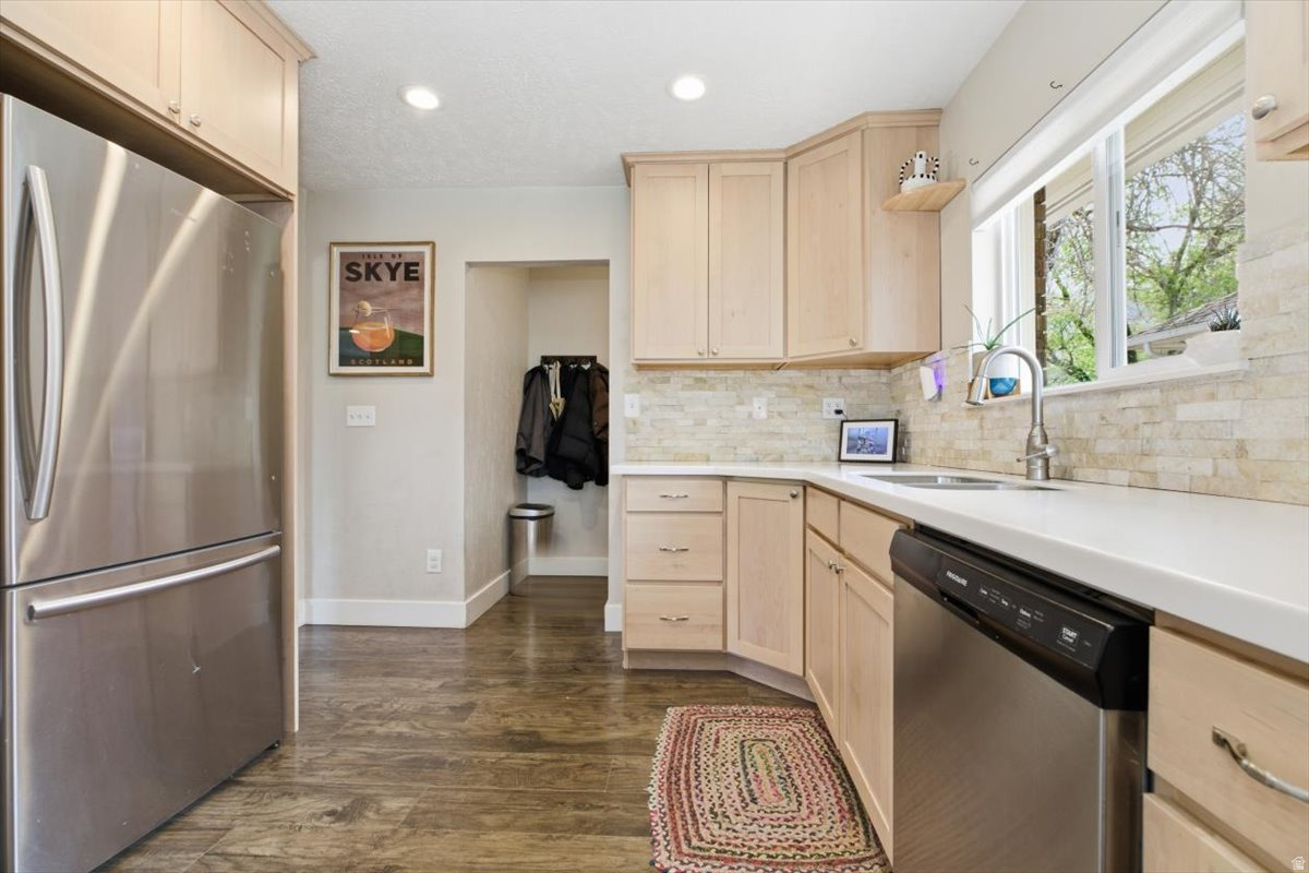 THOMPSON & DIETER S - Residential