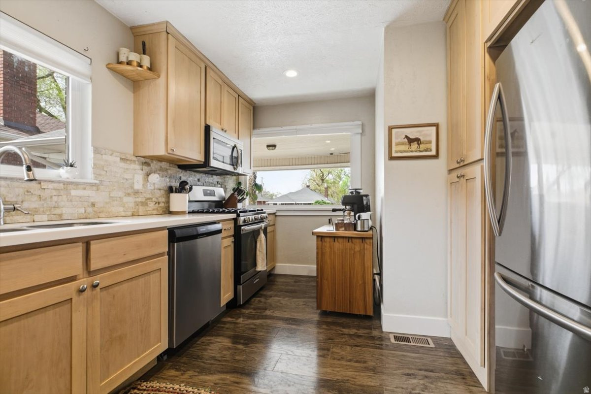 THOMPSON & DIETER S - Residential