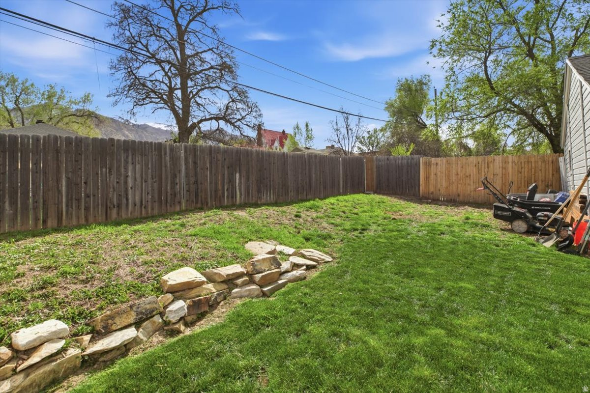 THOMPSON & DIETER S - Residential