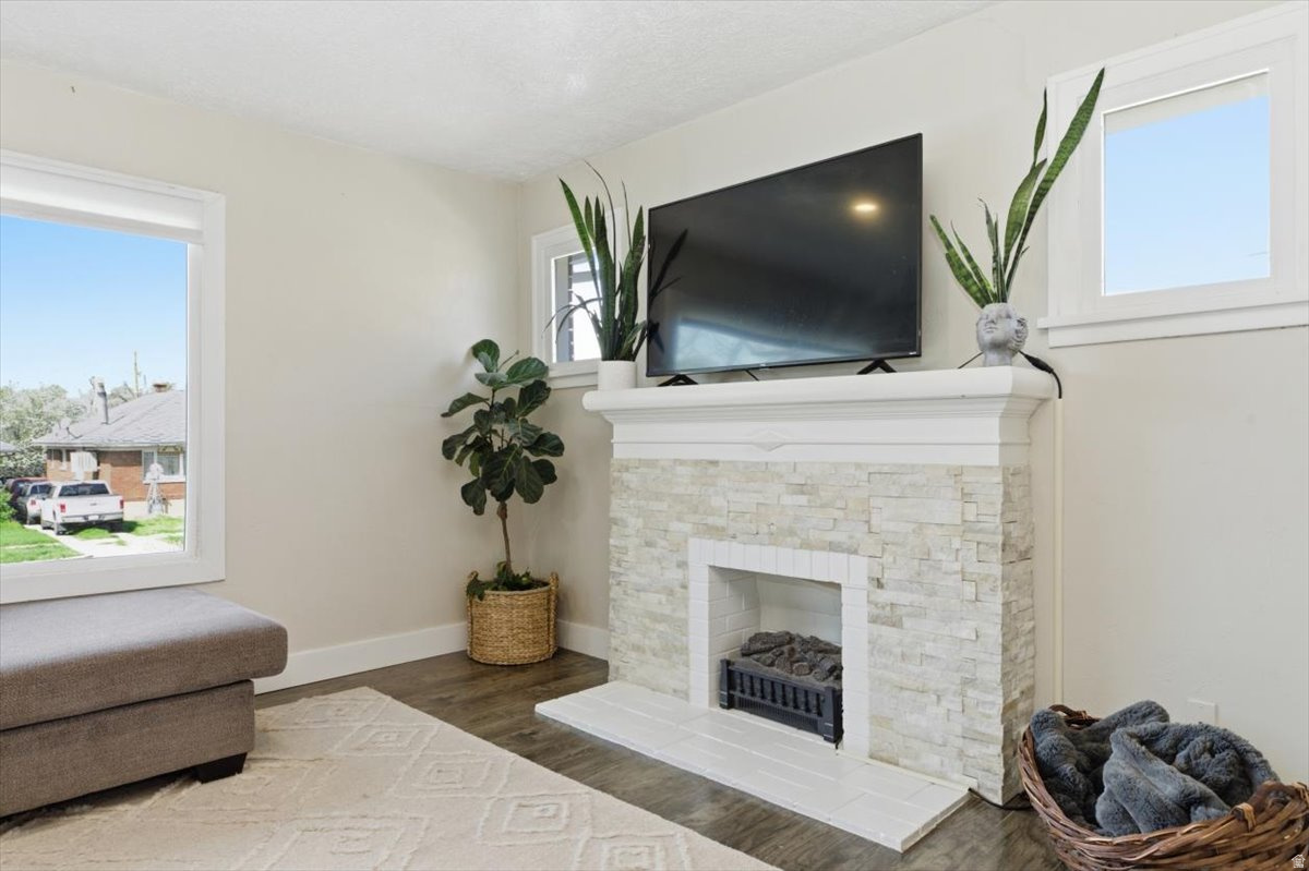 THOMPSON & DIETER S - Residential