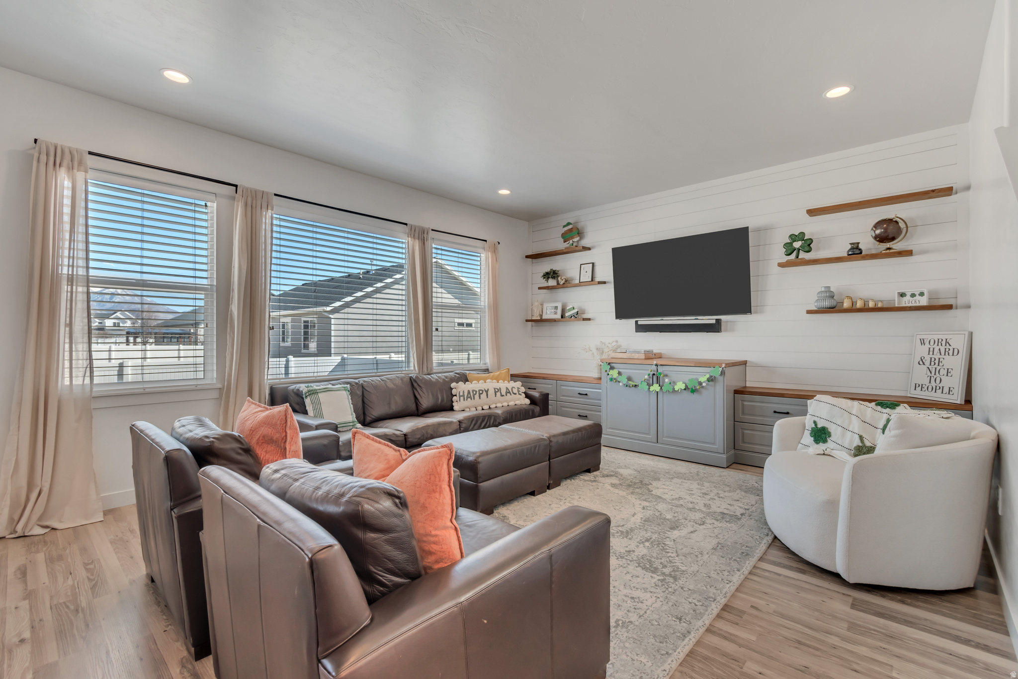 VALLEY POINT - Residential