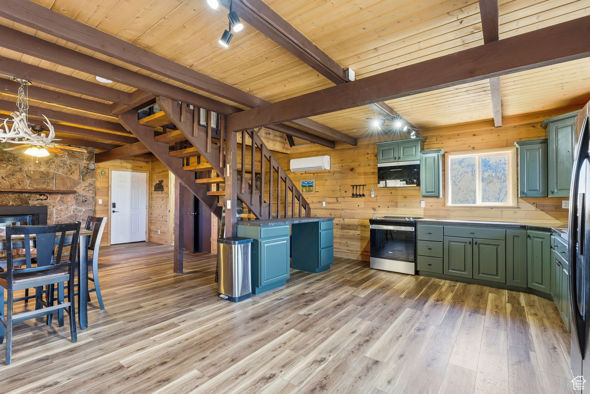 TIMBER LAKES ESTATE - Residential