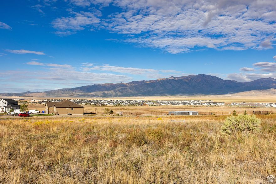 Build your dream home on this great lot, perfect for a walk-out basement and offering beautiful valley and mountain views. There's no HOA, but CC&Rs are in place. Conveniently located near the new Eagle Mountain Temple.