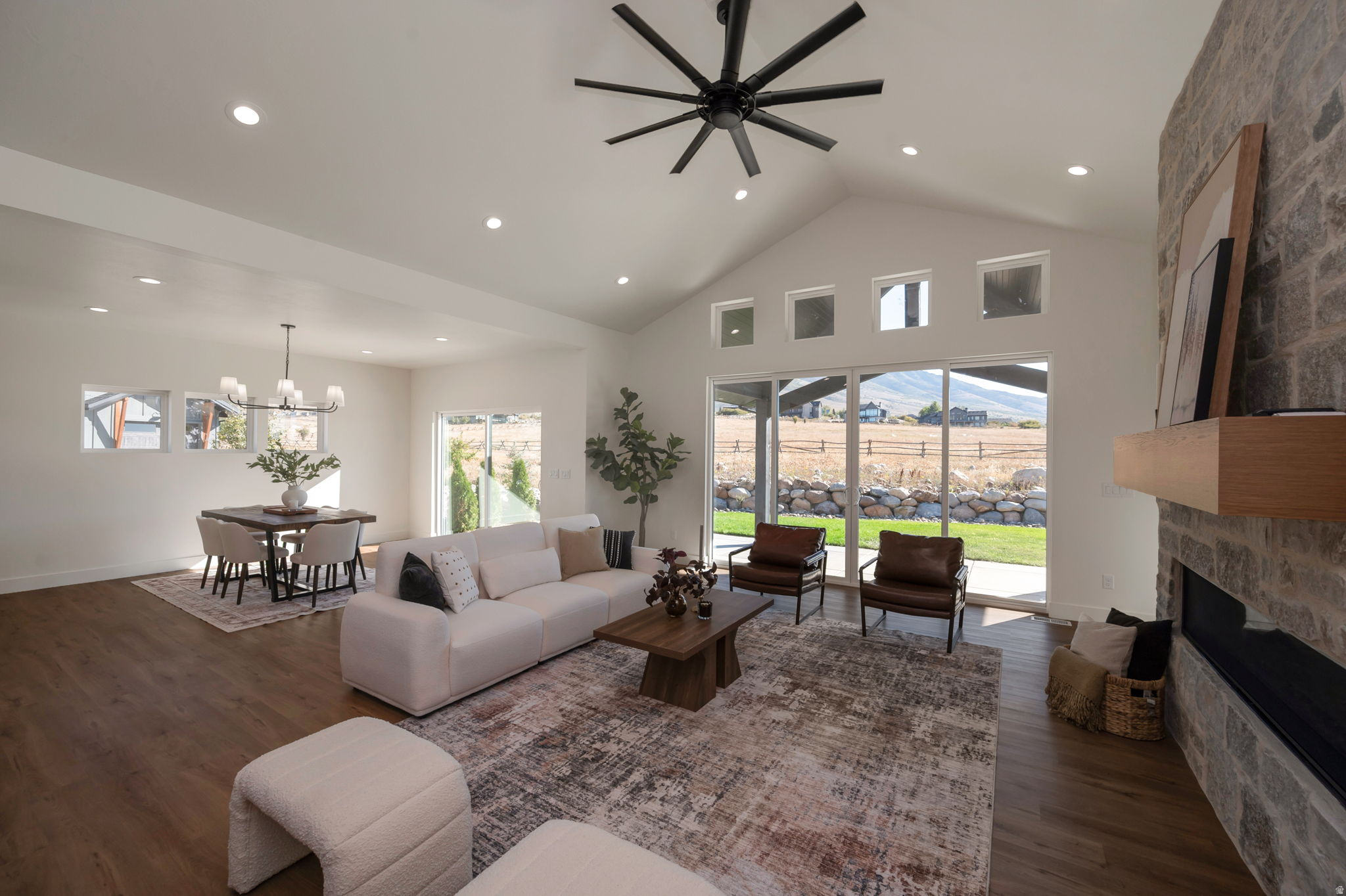 EAGLE RIDGE - Residential