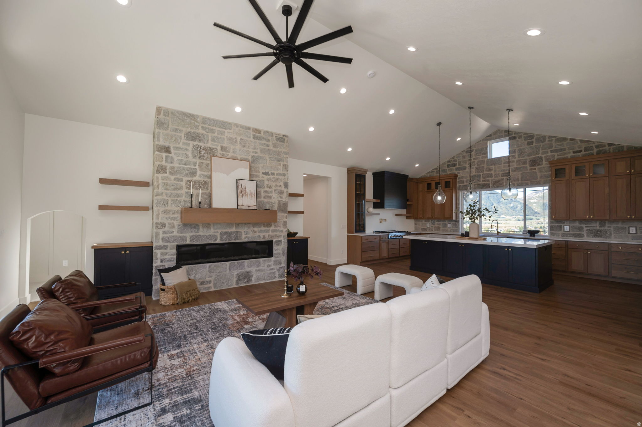 EAGLE RIDGE - Residential
