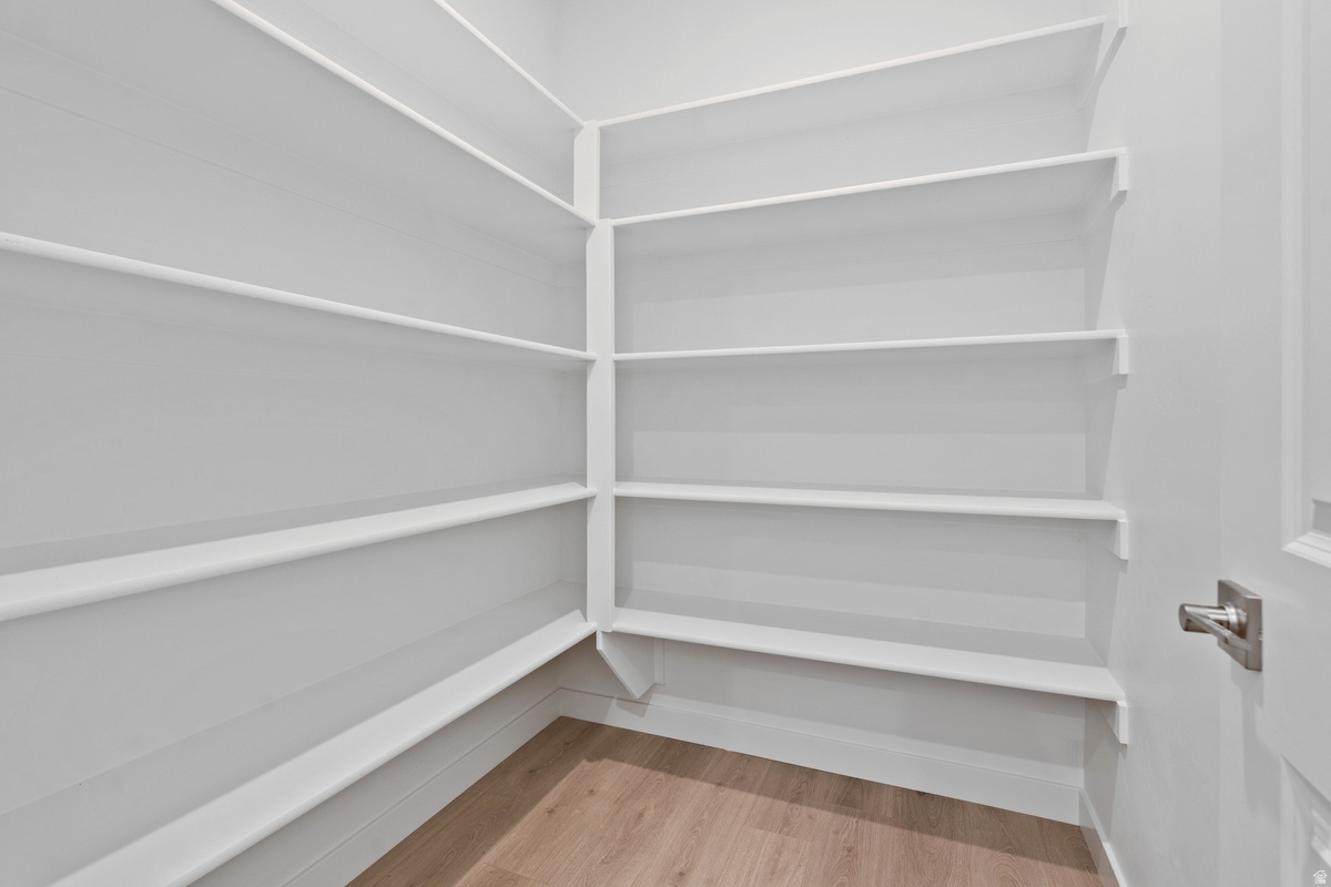 PONY EXPRESS ESTATES - Residential