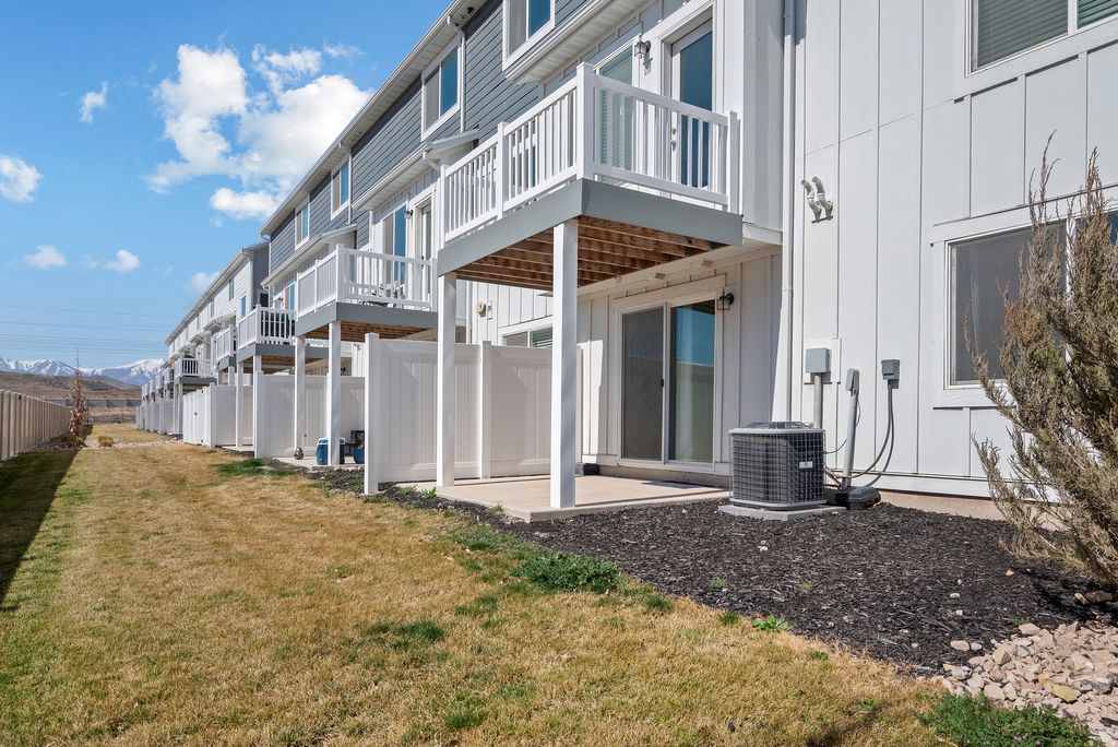 Photo of 1001 W CORAL CHARM WAY, Saratoga Springs, UT 84045 (MLS # 2142953)