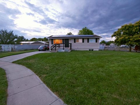 Photo of 1788 W ALTAIR CIR, Salt Lake City, UT 84116 (MLS # 2126864)