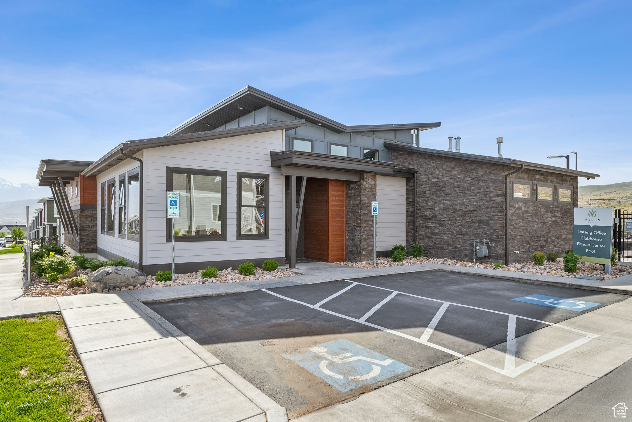 3714 W Soft Whisper Way, Herriman, Utah image 5