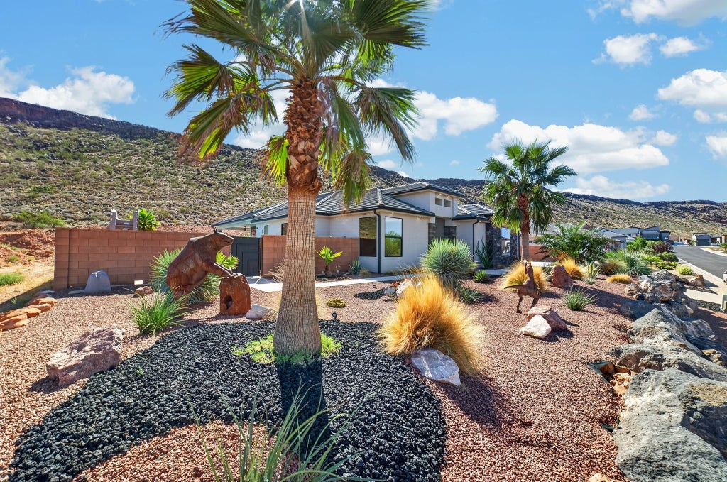 Photo of 2765 S 3200 W, Hurricane, UT 84737 (MLS # 2184058)