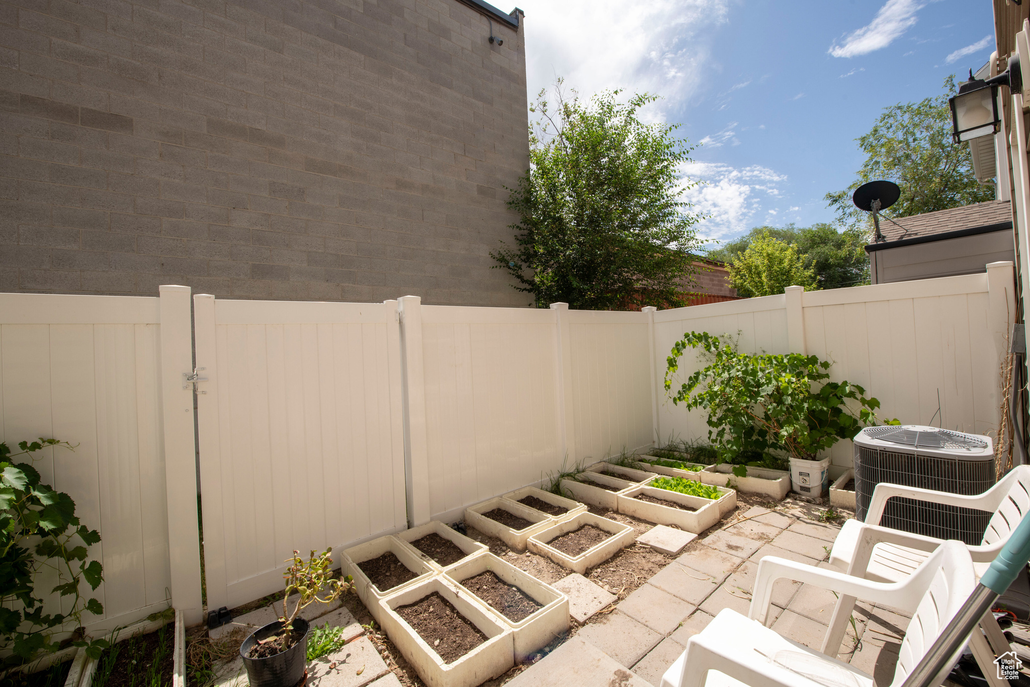 HUNTLY MANOR - - Residential