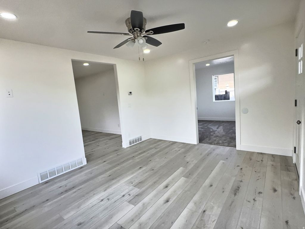 Photo of 640 S NAVAJO ST, Salt Lake City, UT 84104 (MLS # 2154672)