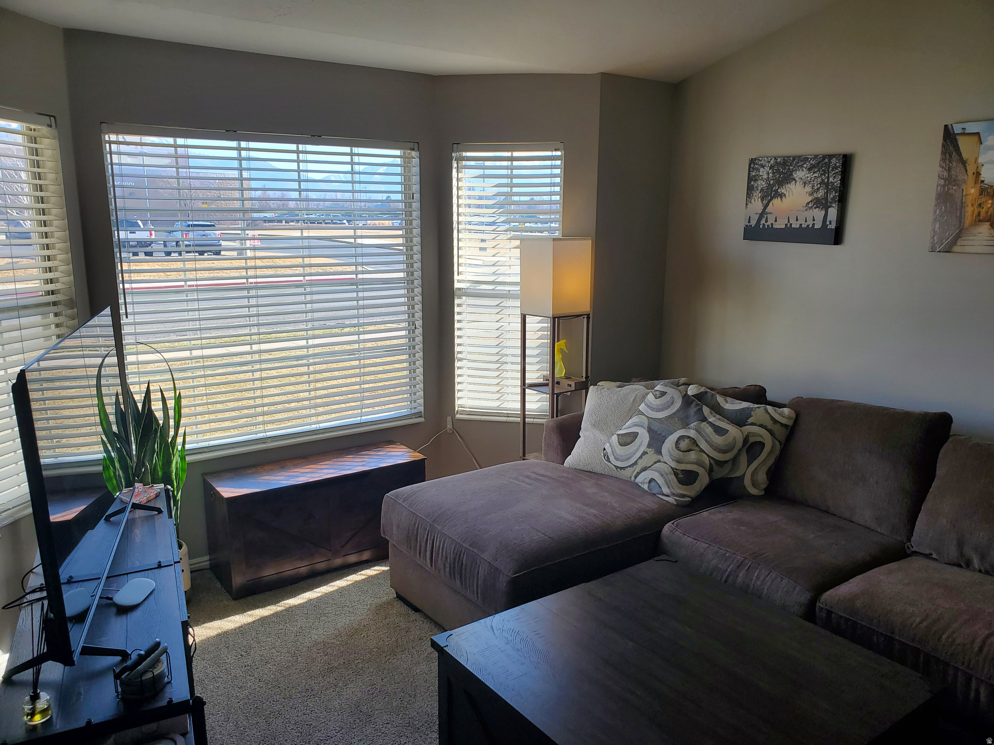 ROYAL VIEW - Residential