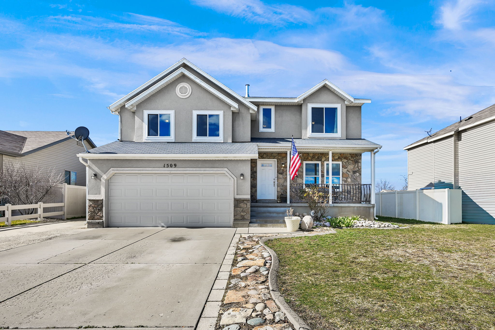 Main image without alt text