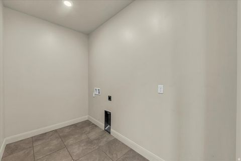 Tiny photo for 794 N VIA MODELO CIR, Washington, UT 84780 (MLS # 2152096)