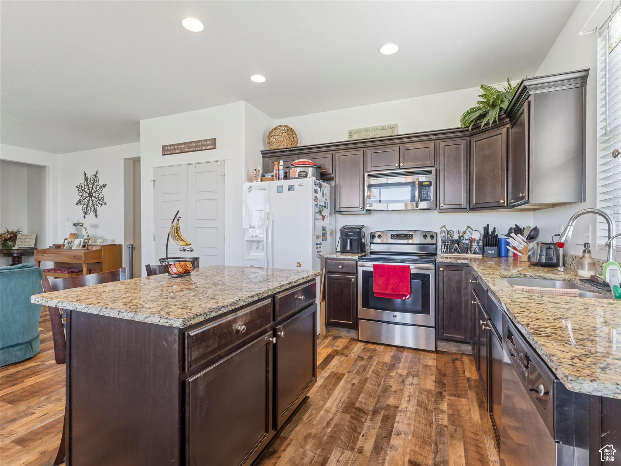 MONTEREY EST - Residential