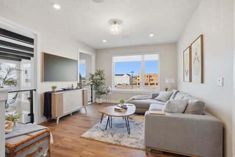 Tiny photo for 2011 E BEVERLY DR, Holladay, UT 84117 (MLS # 2151589)