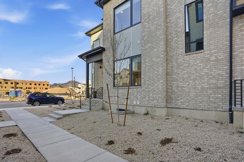 Tiny photo for 2011 E BEVERLY DR, Holladay, UT 84117 (MLS # 2151589)