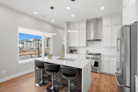 Tiny photo for 2011 E BEVERLY DR, Holladay, UT 84117 (MLS # 2151589)