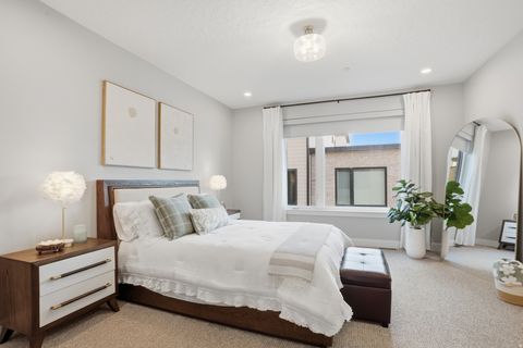 Tiny photo for 2011 E BEVERLY DR, Holladay, UT 84117 (MLS # 2151589)