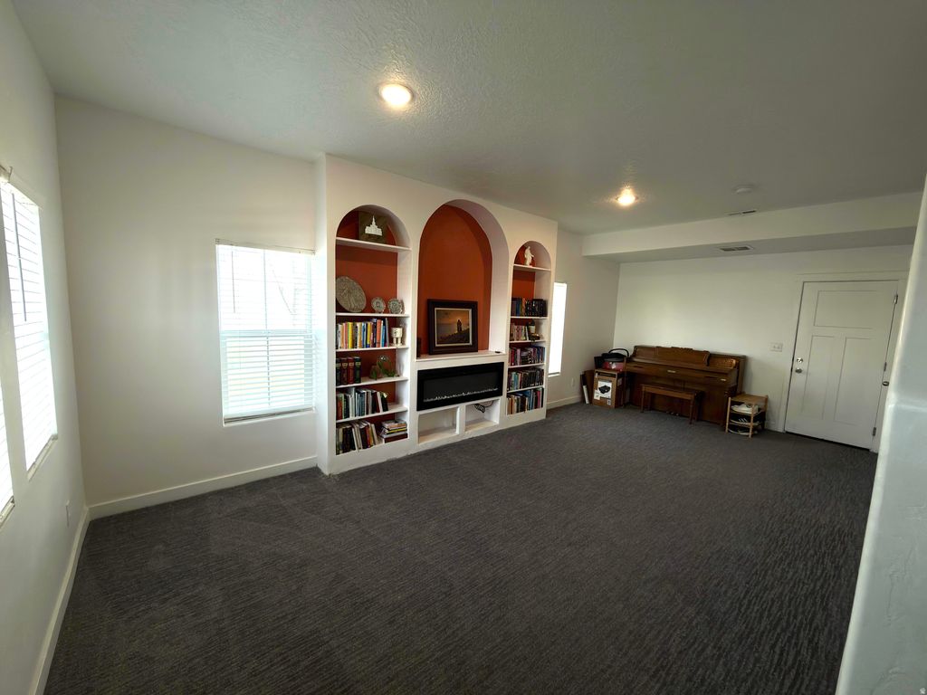 Photo of 327 W MAIN ST #14, Santaquin, UT 84655 (MLS # 2141363)
