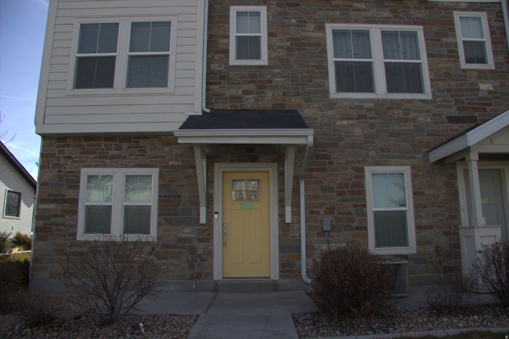 Photo of 327 W MAIN ST #14, Santaquin, UT 84655 (MLS # 2141363)