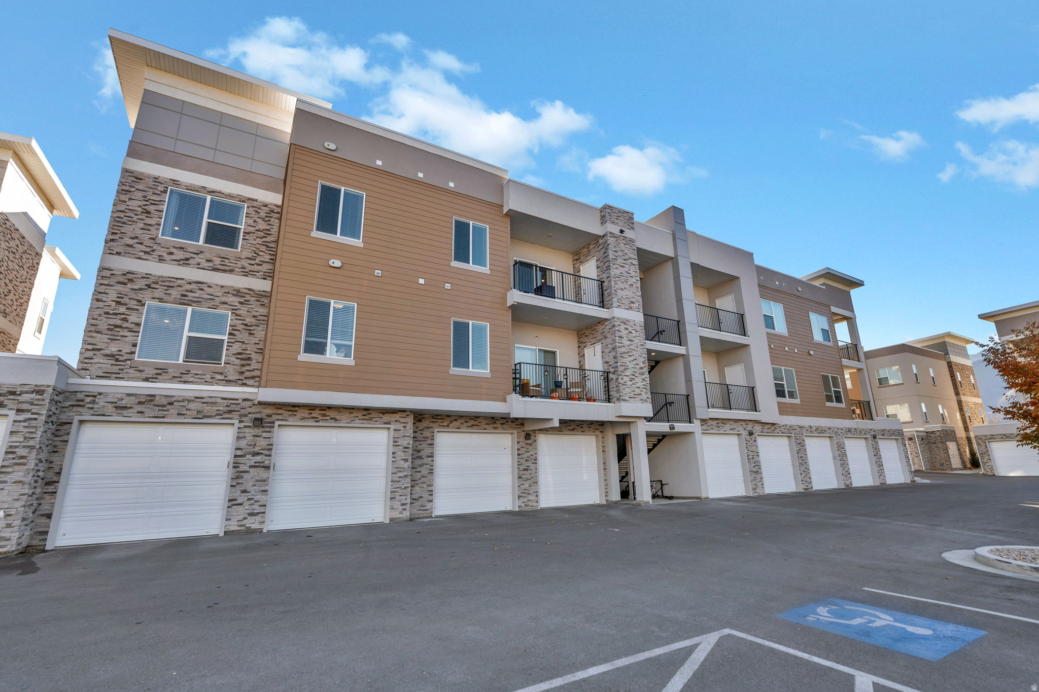 VISTA VIEW - Residential