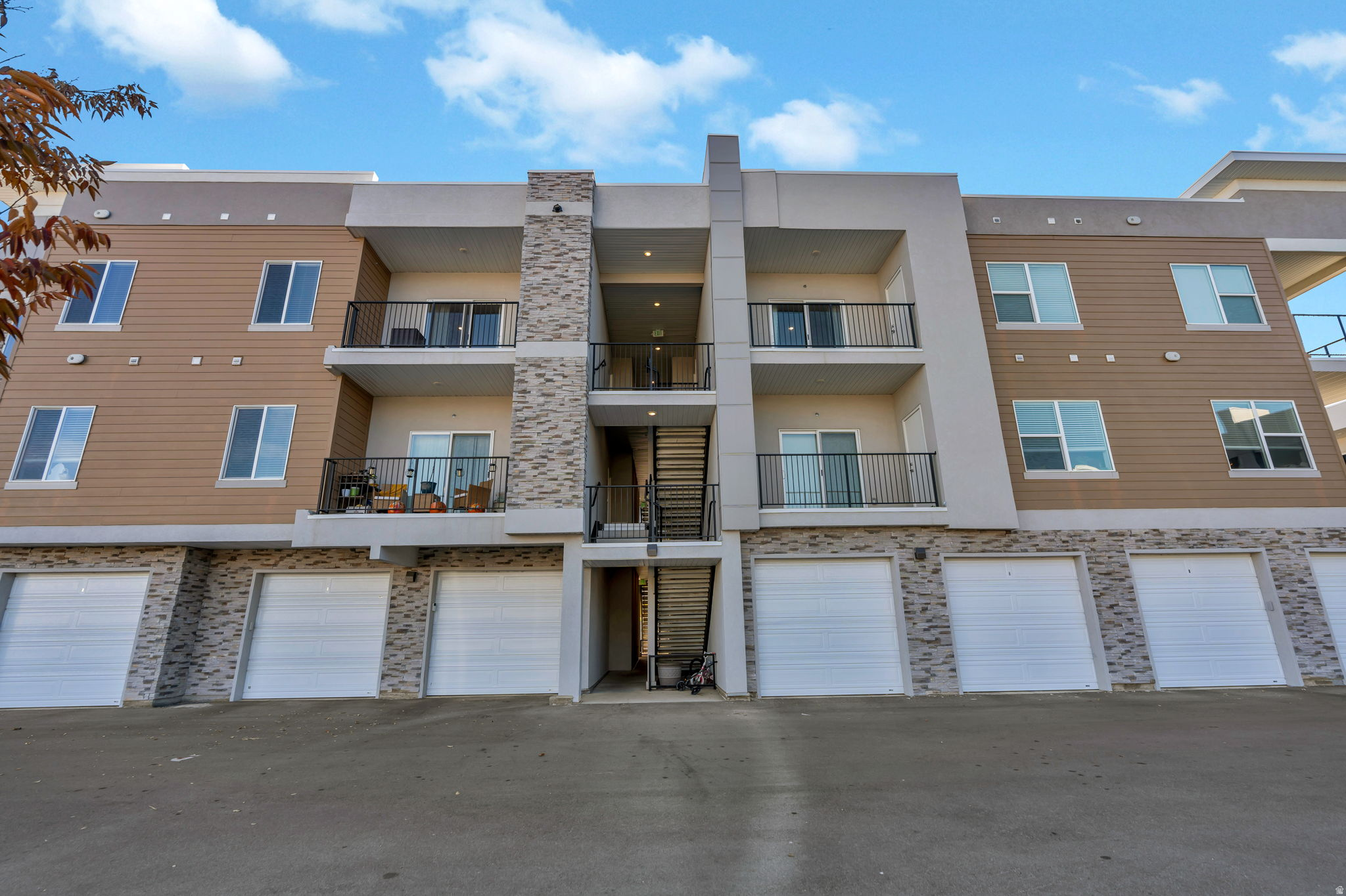 VISTA VIEW - Residential