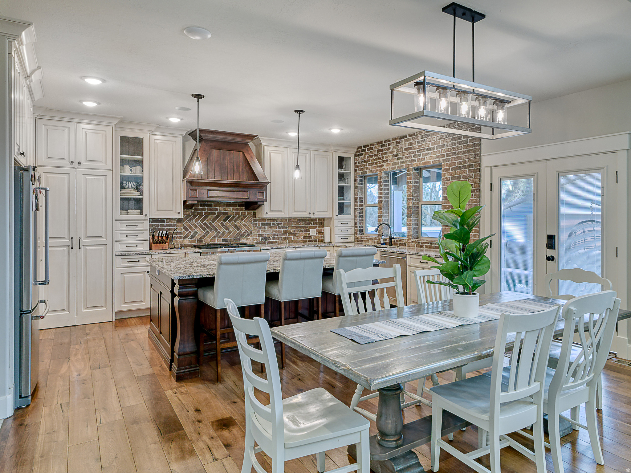 NORTH MEADOW - Residential