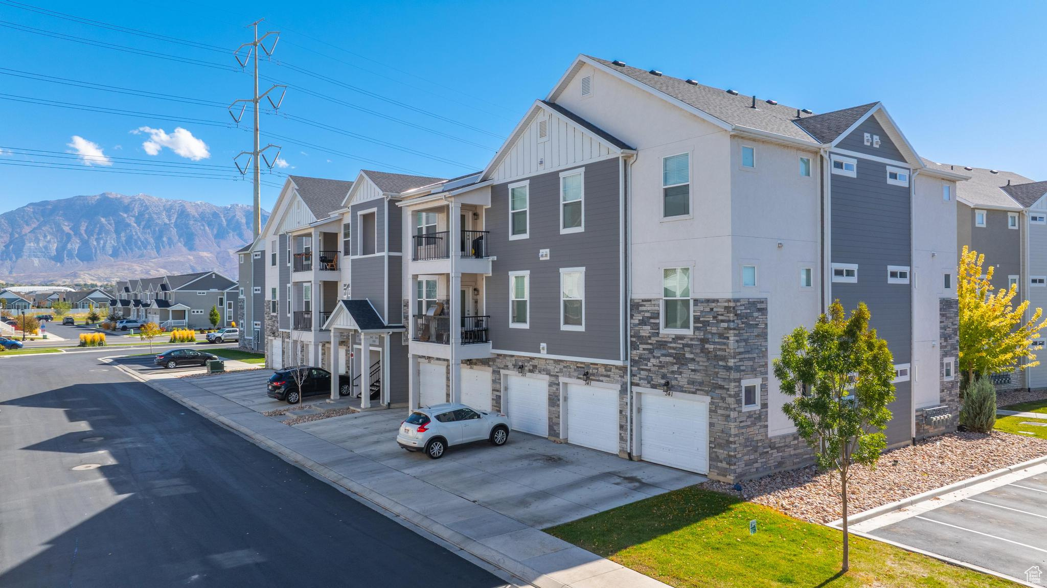 LAKE FRONT - Residential