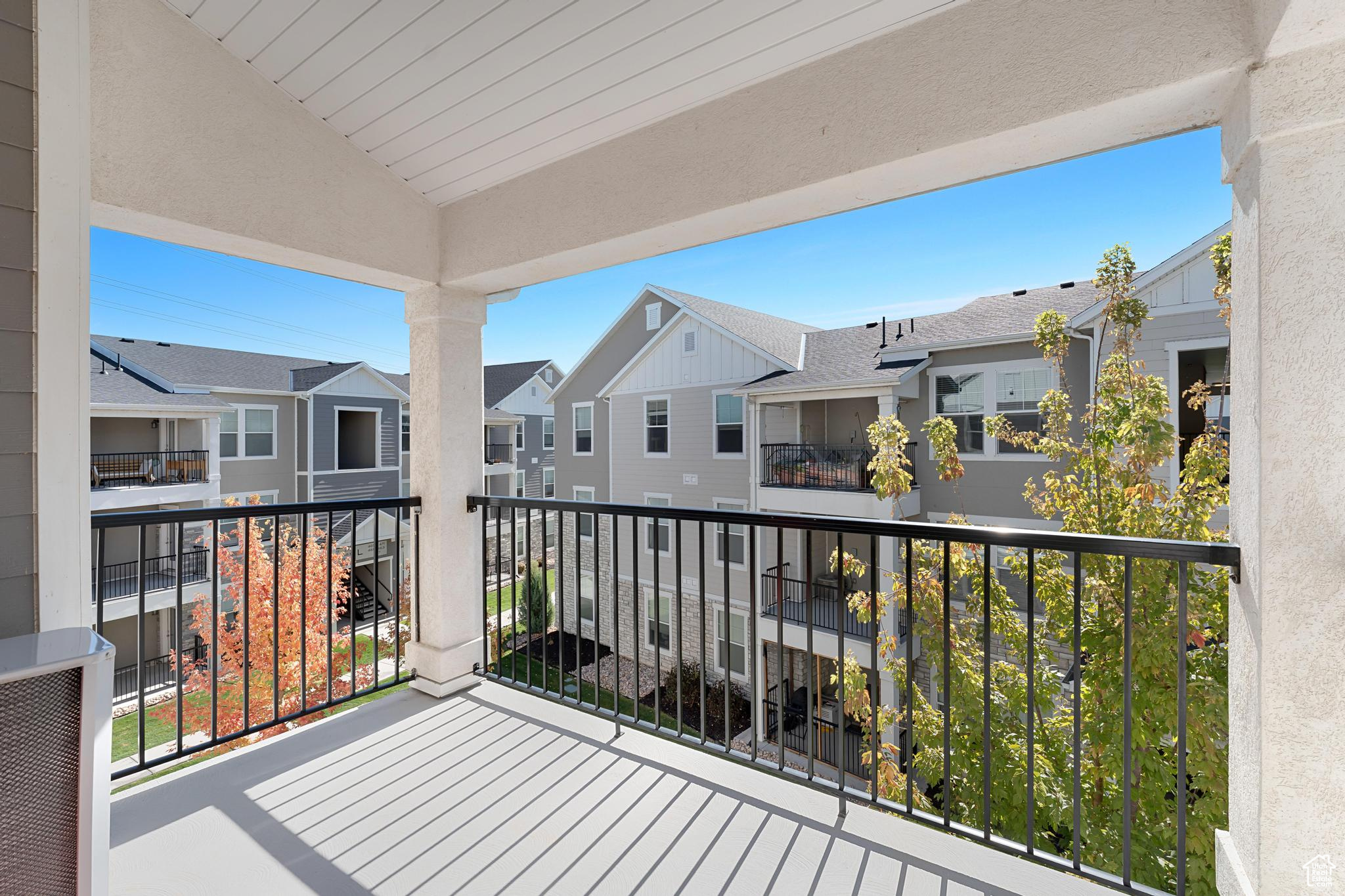 LAKE FRONT - Residential