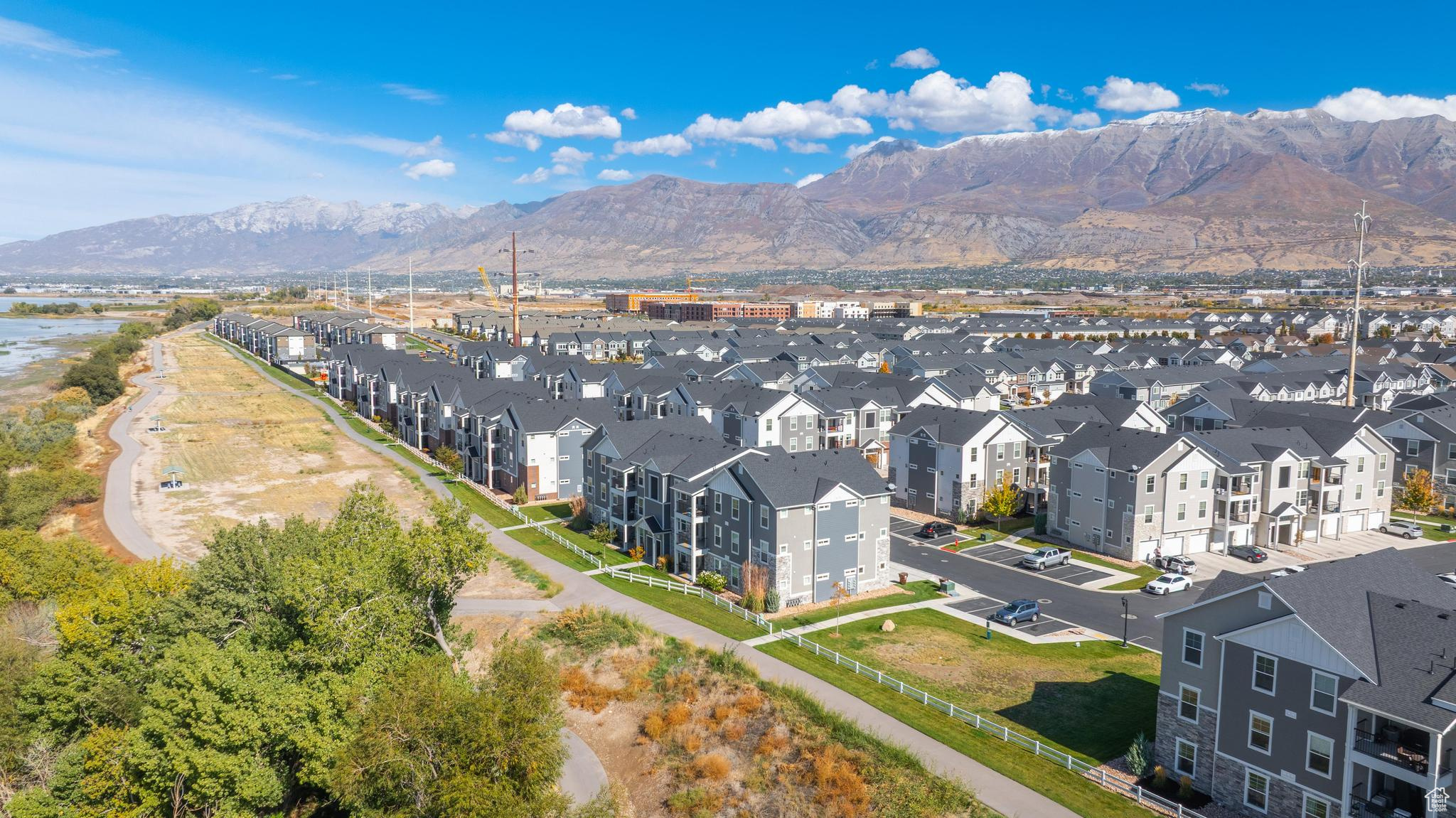 LAKE FRONT - Residential