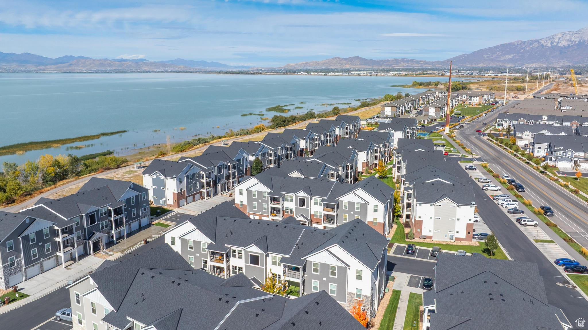 LAKE FRONT - Residential