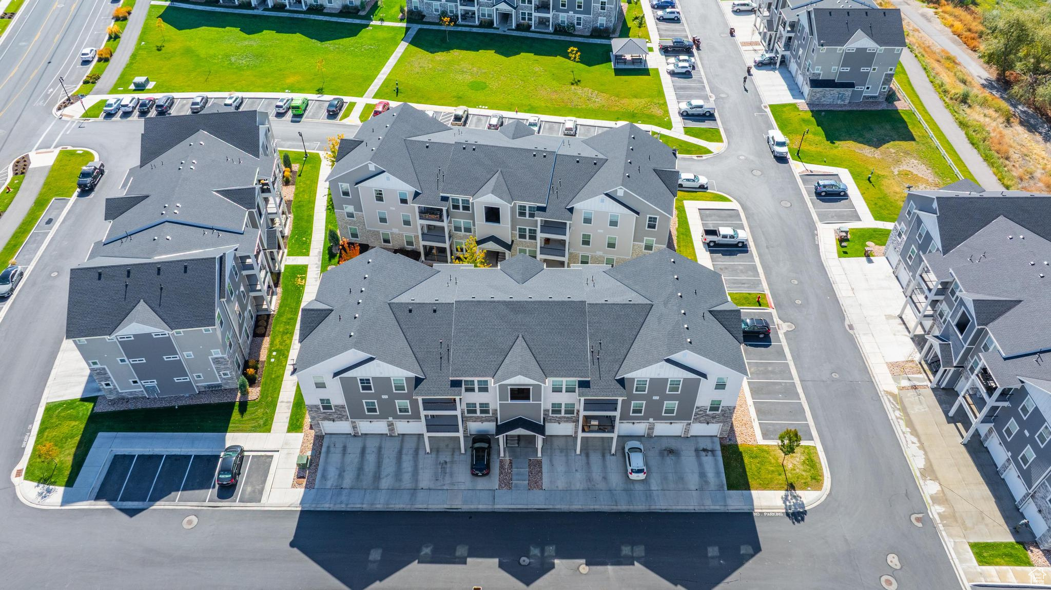 LAKE FRONT - Residential