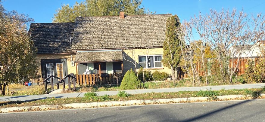 The list price is not indicative of seller's final reserve amount. This property is part of an online bidding event; all offers must be submitted through the designated auction platform. Inspections of this property and contact with occupants are strictly prohibited. Property is sold as is and no for sale sign allowed.