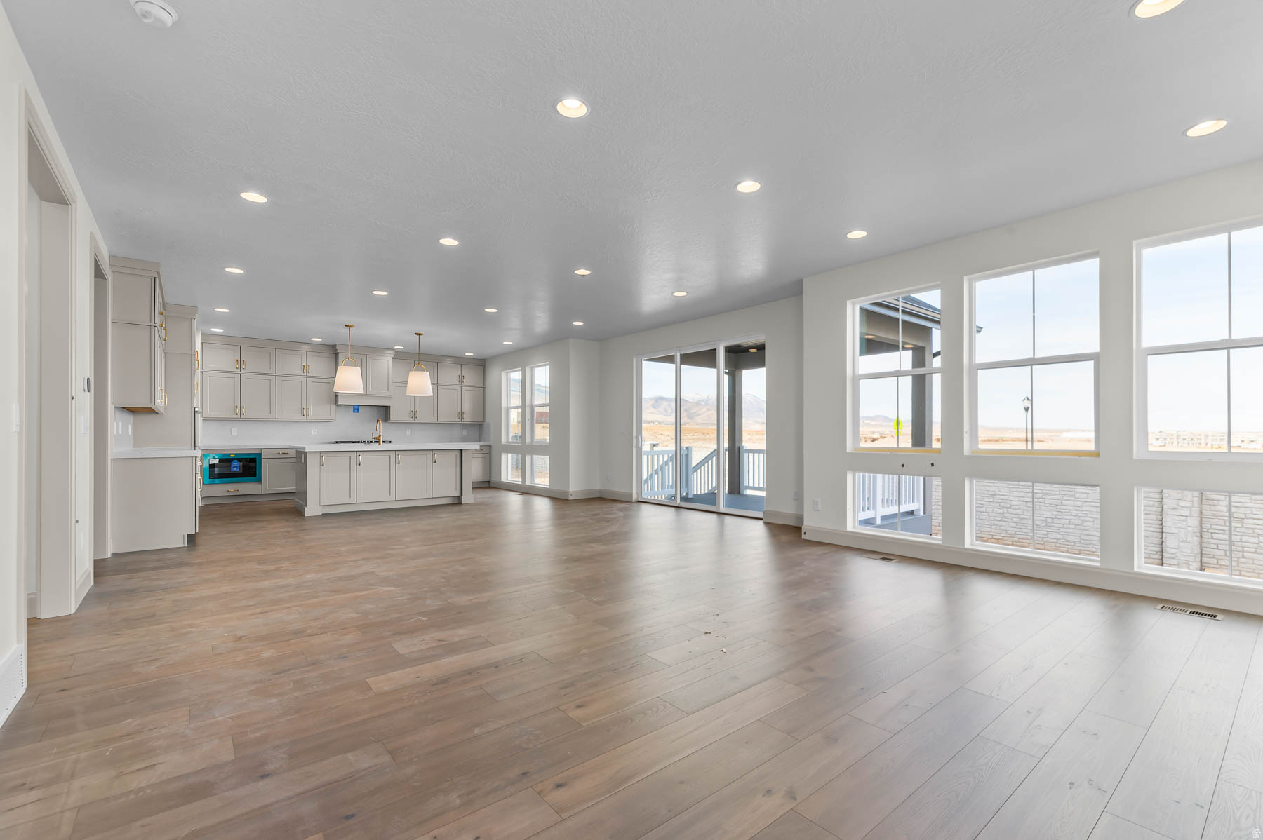 HIDDEN OAKS SIGNATURE 639 - Residential