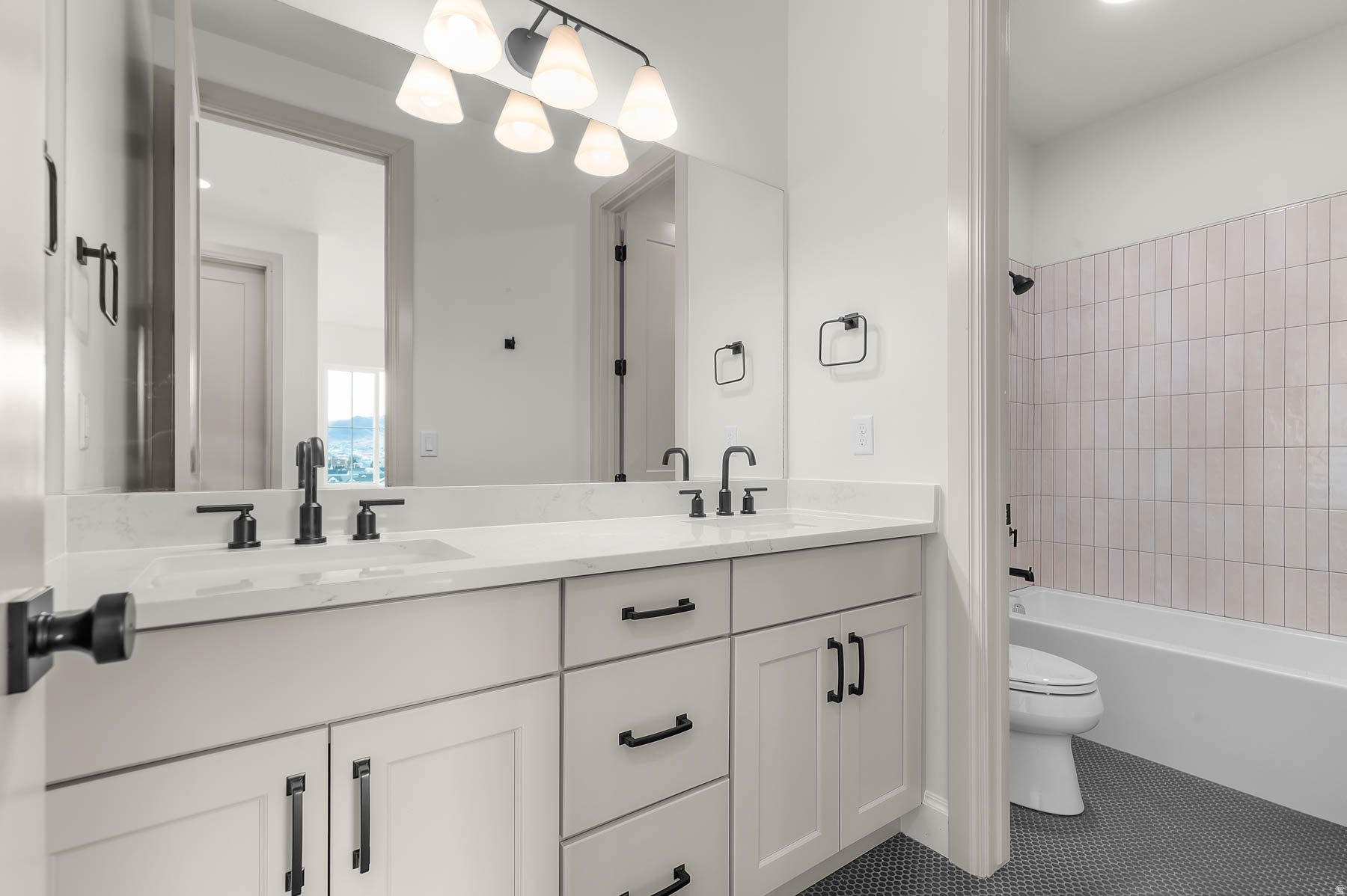 HIDDEN OAKS SIGNATURE 639 - Residential