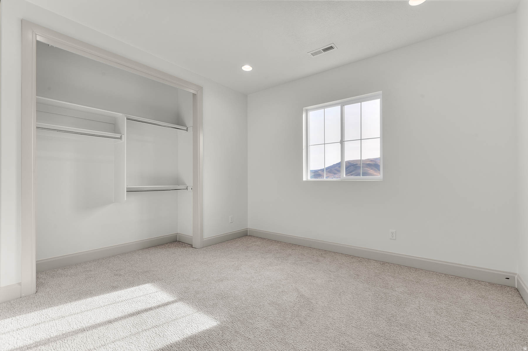 HIDDEN OAKS SIGNATURE 639 - Residential