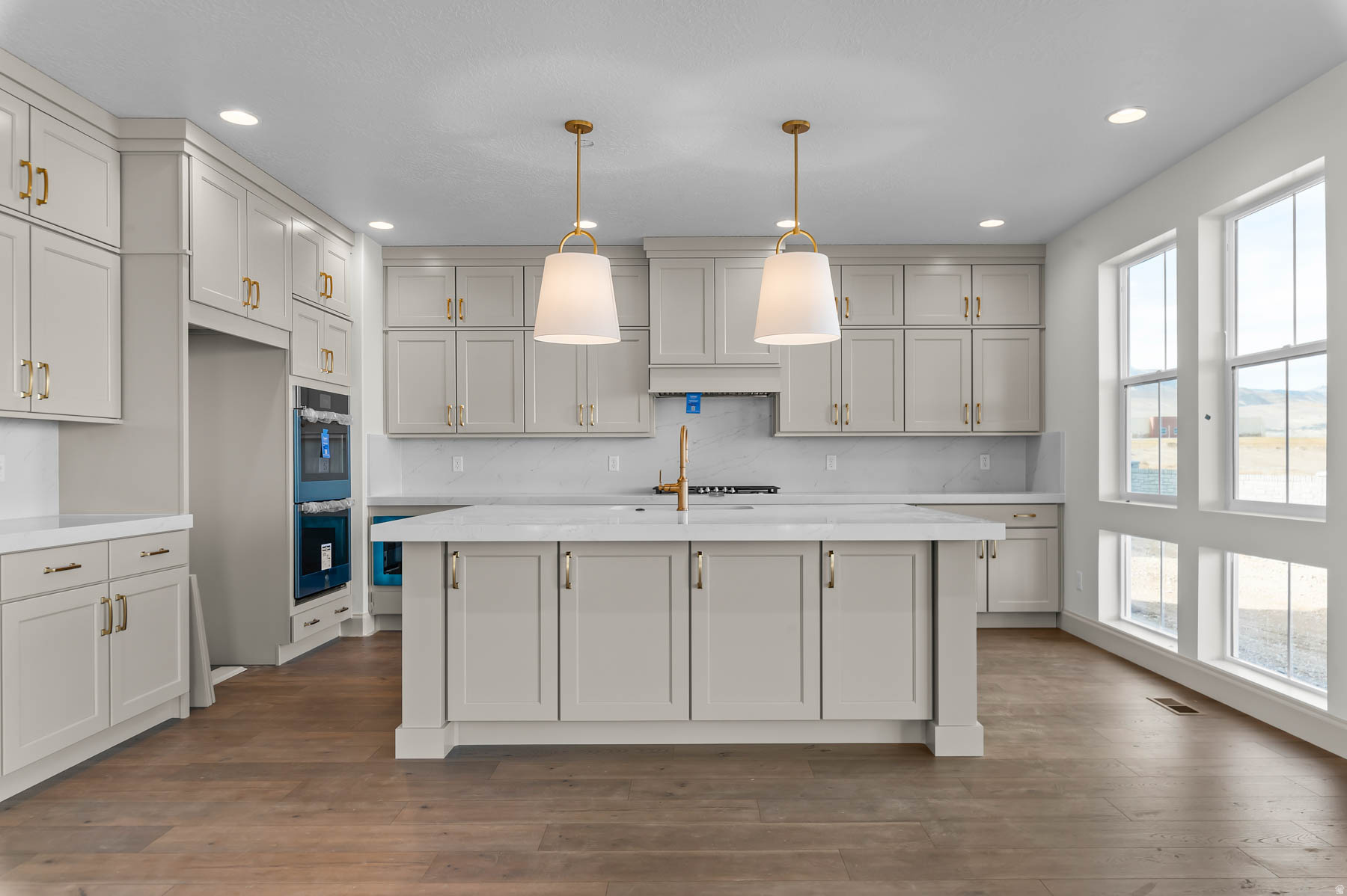 HIDDEN OAKS SIGNATURE 639 - Residential