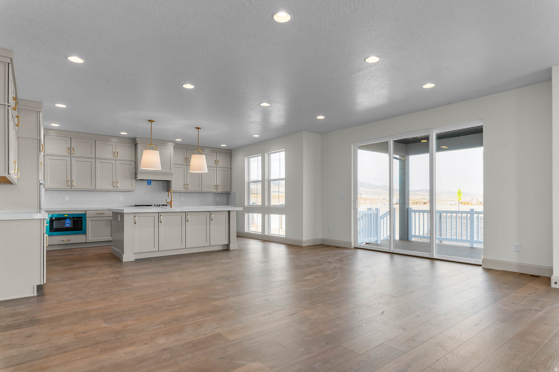 HIDDEN OAKS SIGNATURE 639 - Residential