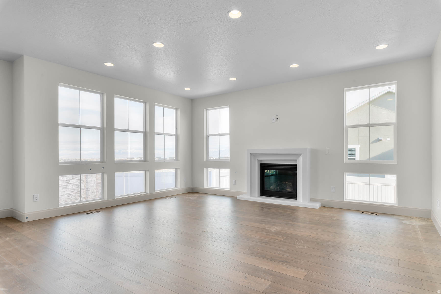 HIDDEN OAKS SIGNATURE 639 - Residential