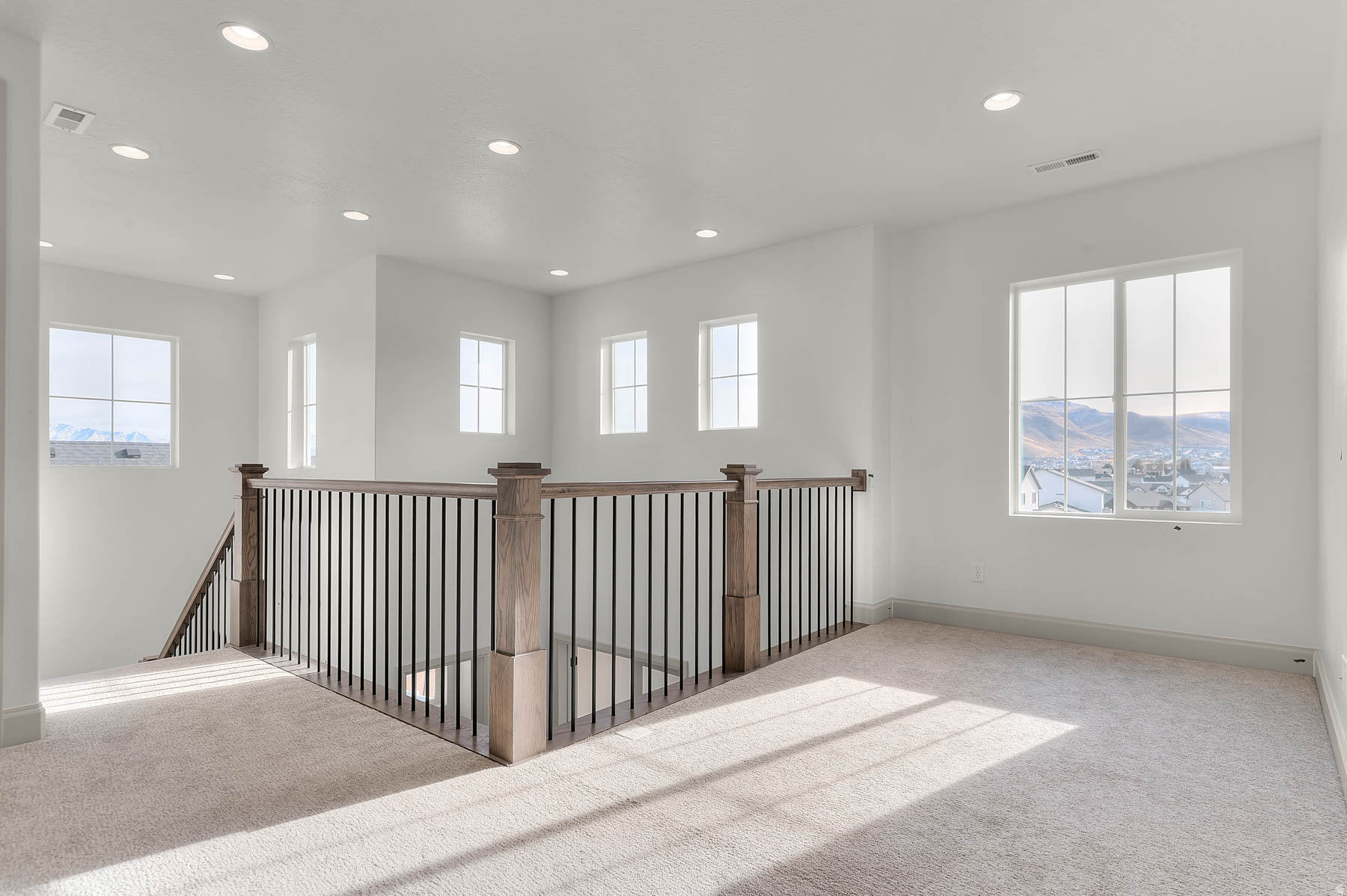 HIDDEN OAKS SIGNATURE 639 - Residential