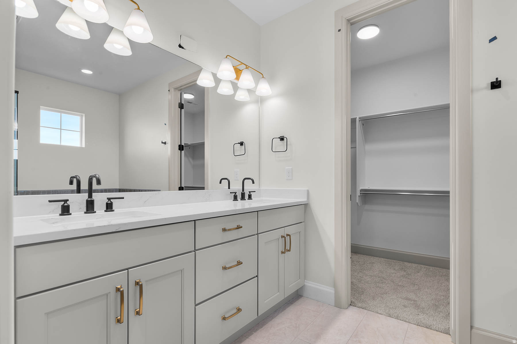 HIDDEN OAKS SIGNATURE 639 - Residential