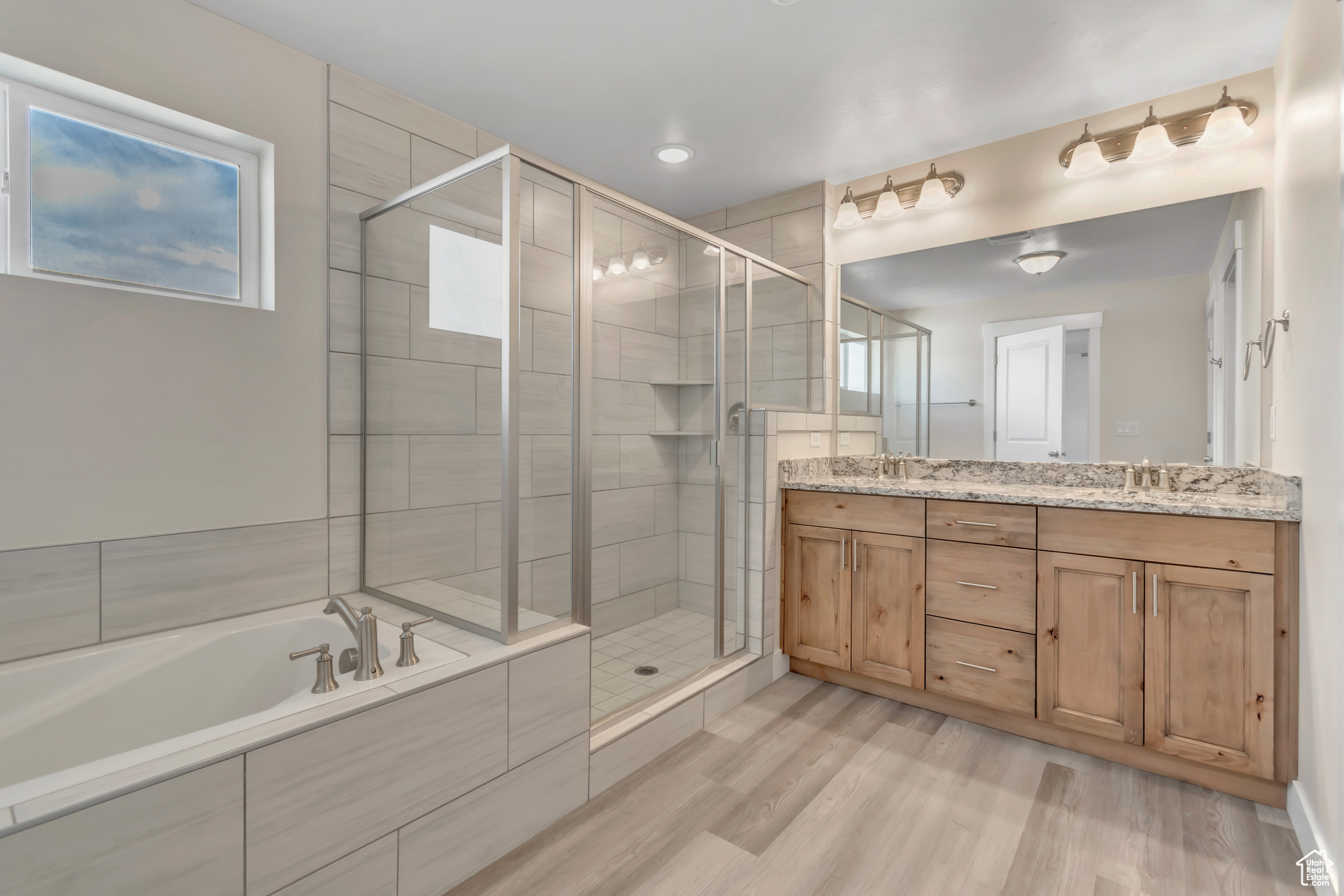 LONE TREE AT CIRCLE FIVE RANCH - Residential