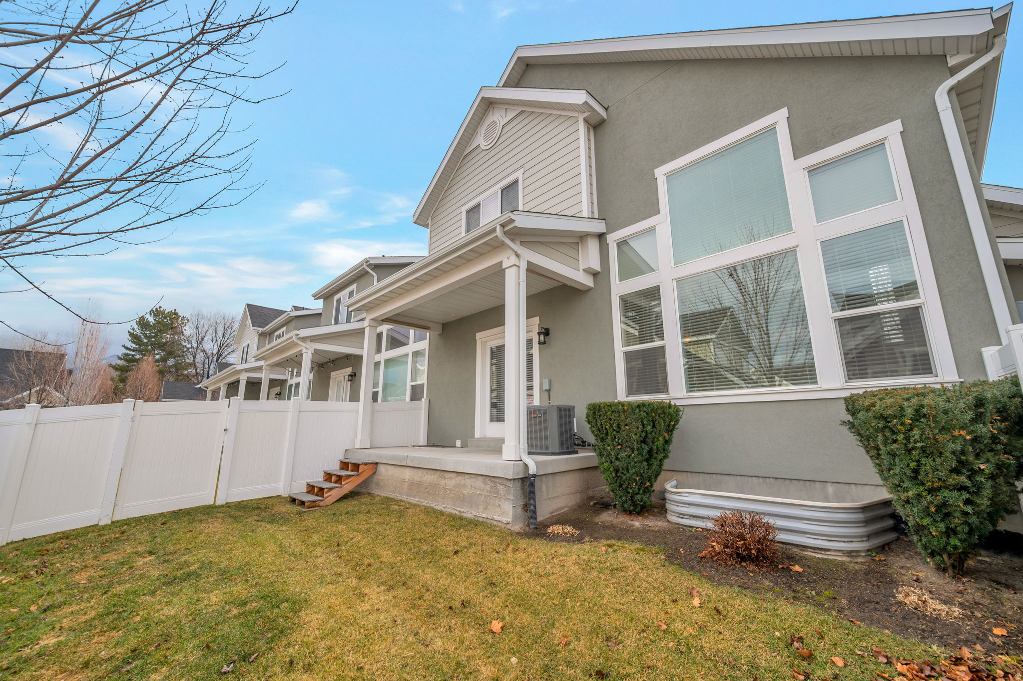 393 E CORRAL CREEK DR