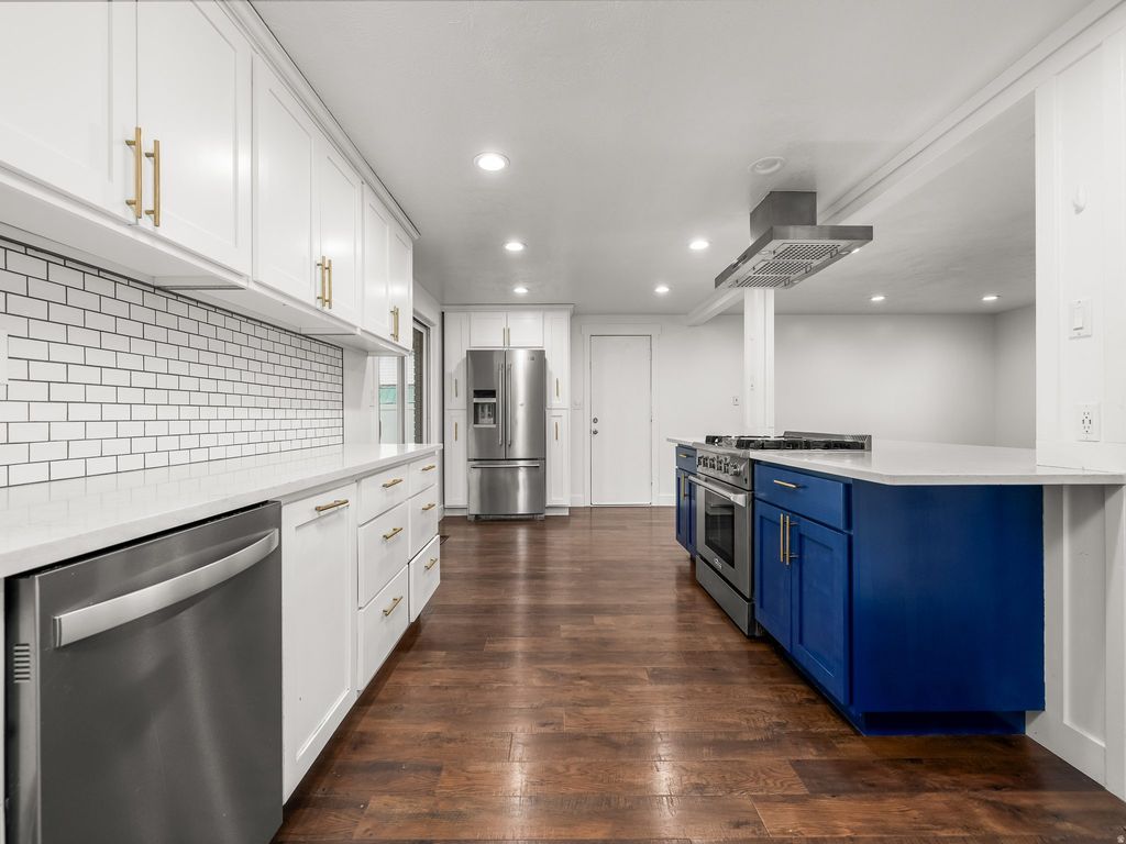 Photo of 184 S WOODLAND DR E, Orem, UT 84097 (MLS # 2141159)